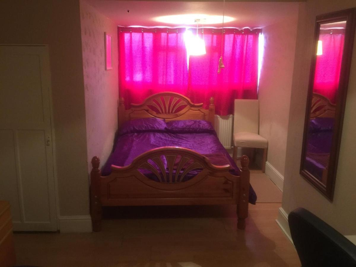 Dach Apartments - Cozy 3 Bed Apartment In Hendon Edgware Екстериор снимка